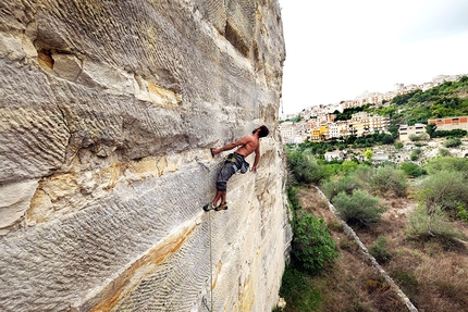 Dario Di Gabriele e l'arrampicata in Sicilia. Di Massimo Malpezzi