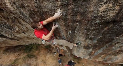 Chris Sharma - Chris Sharma durante un tentativo su First Round First Minute a Margalef in Spagna.