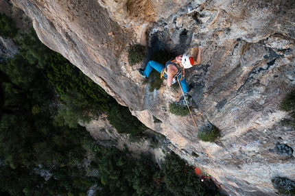 Aleksandra Taistra ripete Oltreconfine, l'impegnativa multipitch sul Monte Ginnircu in Sardegna