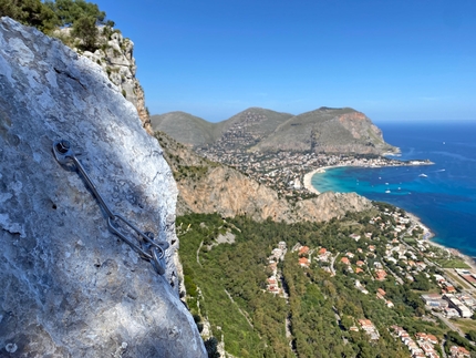 Chiacchiere e distintivo, Monte Pellegrino, Sicilia, Matteo Giglio - Chiacchiere e distintivo (Monte Pellegrino, Sicilia)