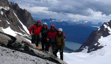 I 40 ruggenti e 'Osa, ma non troppo', Cerro Cota 2000 (Paine, Patagonia) - Jumarata sopra le portaledge (Elio Orlandi, Michele Cagol, Fabio Leoni, Rolando Larcher)