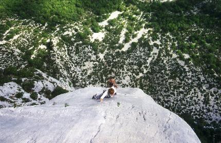 L'Ange en Décomposition Gorges du Verdon - L'Ange en Décomposition: Robert Forkel enjoying the expose on the last pitch.